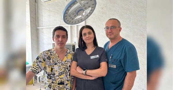 Після того, як у Києві лікарі врятували дитину, яка проковтнула 20 магнітів, у Івано-Франківську лікарі дістали зі шлунку дівчинки один кілограм волосся. Про це повідомив генеральний директор Івано-Франківської обласної дитячої клінічної лікарні. Зі шлунка 6-річної дівчинки лікарі в Івано-Франківську витягли кілограм… волосся (фото) - INFBusiness