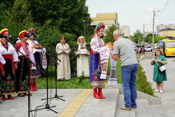 У Житомирі відкрили пам’ятник народному артисту Івану Сльоті - INFBusiness