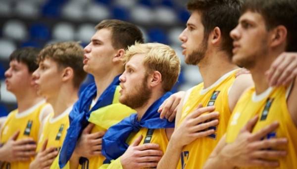 Баскетболісти збірної України U20 вийшли до плей-офф чемпіонату Європи 18.07.2024 10:52 Укрінформ Молодіжна збірна України з баскетболу U20 здобула перемогу над Косово (67:50) в своєму заключному матчі групового раунду чемпіонату Європи (Дивізіон В), що триває у Румунії. Баскетболісти збірної України U20 вийшли до плей-офф чемпіонату Європи - INFBusiness
