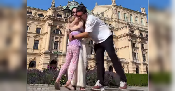 Блогерка Інна Мірошниченко розповіла, як вони з чоловіком, телеведучим Тімуром Мірошниченком, забрали з дитячого будинку вже другу дитину — дівчинку Ангеліну. «Це наш ангел, точно наш»: Інна Мірошниченко показала дівчинку, яку удочерила, та розповіла історію знайомства з нею (відео) - INFBusiness