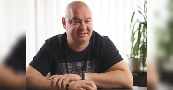 Після того як Володимир Зеленський вирішив пов'язати життя з політикою, керівництво студією «Квартал 95» на себе взяв його друг Євген Кошовий, що відразу відобразилось на низці скандалів про «сіськадовськ» та інших. Досить одного! Друга Зеленського Кошового тонко потролили на пошті - INFBusiness