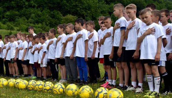 «Відкриті уроки футболу» крокують Закарпаттям - INFBusiness