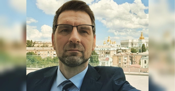 «Повернення моїх дітей — питання безпеки і навчання»: телеведучий Вадим Карпʼяк про випробування під час великої війни - INFBusiness