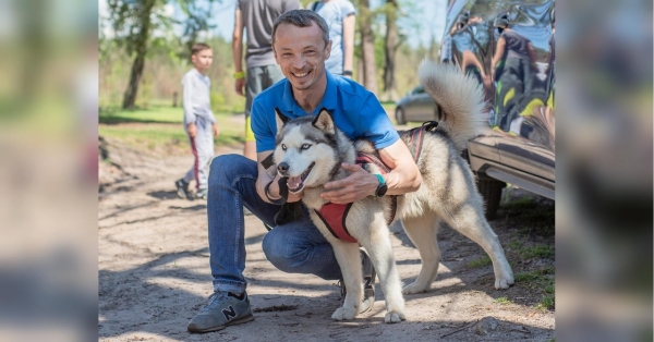 Керівник слідчого управління поліції Харківщини Сергій Болвінов, який раніше розповідав про розкритя вбивства пенсіонера підлітками, повідомив, що у Харкові виявили тіло журналіста Олександра Лапшина, який зник 29 травня. Розшукували місяць: українського журналіста знайшли мертвим у Харкові - INFBusiness