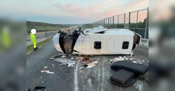 У Польщі, де нещодавно до ДТП потрапив автобус з українцями, сталася ще одна дорожньо-транспортна пригода, в якій постраждали співгромадяни — мікроавтобус розбився неподалік кордону, на автомагістралі, що веде від Познані до німецького Франкфурта. У Польщі знову розбився автобус з українцями: багато постраждалих (фото) - INFBusiness