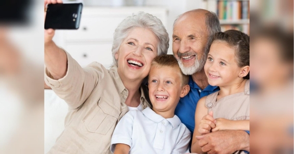 Для бабусь і дідусів цілком нормально допомагати батькам з доглядом за дітьми час від часу. У Швеції, яка передає Україні найбільший пакет військової допомоги, зараз можна передати бабусям і дідусям навіть оплачувану відпустку по догляду за дитиною . В одній із скандинавських країн дозволили бабусям та дідусям «йти у декрет» - INFBusiness