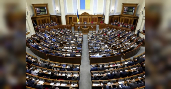 Представники фракції Петра Порошенка «Європейська солідарність» в парламенті не підтримали більшість євроінтеграційних законопроєктів, які розглядала Верховна Рада протягом 2022−2024 років. Здебільшого, нардепи від «ЄС» були відсутні або ігнорували голосування за законопроєкти, які повинні наблизити вступ України до Європейського союзу, — передає Рух ЧЕСНО. Нардепи партії Порошенка прогуляли більше половини голосувань щодо вступу України в ЄС, — «ЧЕСНО» - INFBusiness