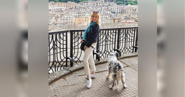 Італійський стиль вважається зразком смаку. Невипадково чимало всесвітньо відомих дизайнерів родом з Італії. Джорджо Армані (який дав п'ять порад, як навіть без грошей виглядати модною і бути щасливою), Валентино Гаравані, Міучча Прада, Доменіко Дольче, Стефано Габбана, Джані Версачче, Роберто Каваллі — і це далеко не всі імена… Багато італійських модельєрів стали інноваторами у світовій індустрії моди. «Навіть улітку італійки одягають чорні сукні», — фешен-експертка Світлана Батрак - INFBusiness