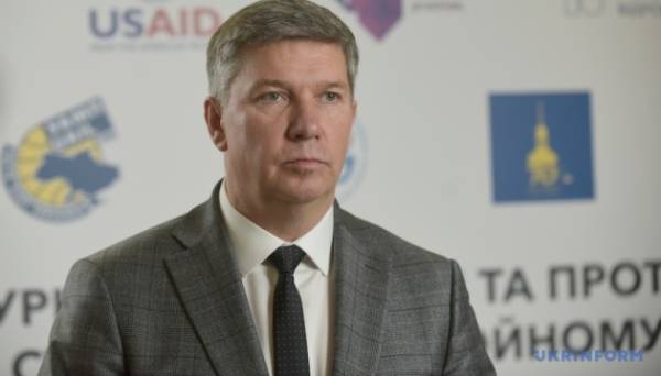 МКІП ще не складало список осіб, які можуть бути позбавлені державних нагород - Карандєєв 26.07.2024 12:29 Укрінформ Міністерство культури та інформаційної політики ще не складало список діячів, які можуть бути позбавлені державних нагород. МКІП ще не складало список осіб, які можуть бути позбавлені державних нагород - Карандєєв - INFBusiness