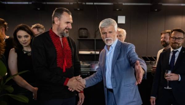 Президент Чехії зустрівся з Сенцовим на кінофестивалі в Карлових Варах - INFBusiness