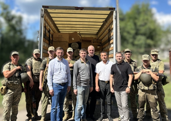 9 липня найстаріша нині парламентська партія України «Батьківщина» відзначила 25-річний ювілей. Як і чверть століття тому, «Батьківщина» не сходить з наміченого ще на початках курсу — допомагати людям, підтримувати та відстоювати їхнє право жити у вільній та незалежній країні. Ювілейний рік не став винятком, і з нагоди річниці партія замість святкувань здійснила масштабну місію — направила 25 вантажів гуманітарної та військової допомоги з 25 регіонів України. 1