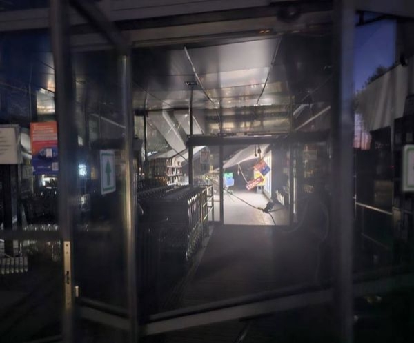 Вночі росіяни вдарили по Дніпру, в місті пролунали вибухи. Місто було атаковане балістикою, повідомили у Дніпропетровській ОВА. 1