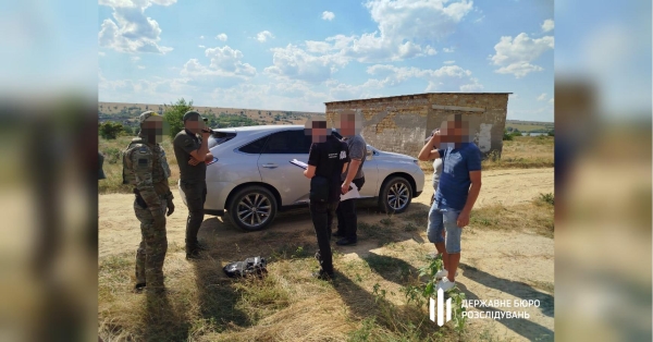 «Бажаю багатства, золота, срібла…»: у чиновника ДМС, який заробляв на ухилянтах, виявили десятки тисяч доларів та «список бажань» - INFBusiness