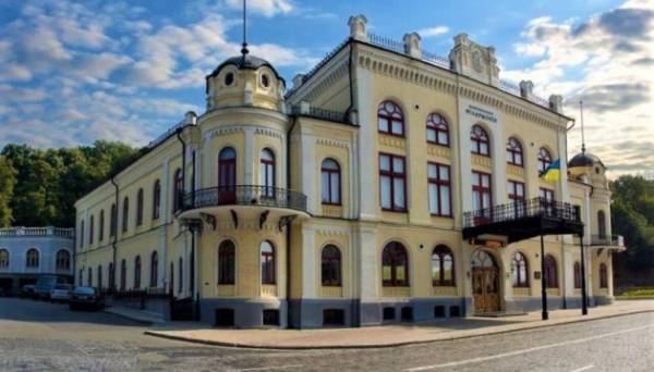 У Національній філармонії України відбудеться концерт «Симфонія Незалежності» 23.08.2024 17:50 Укрінформ Академічний симфонічний оркестр Національної філармонії України 24 серпня зіграє програму «Симфонія Незалежності». У Національній філармонії України відбудеться концерт «Симфонія Незалежності» - INFBusiness