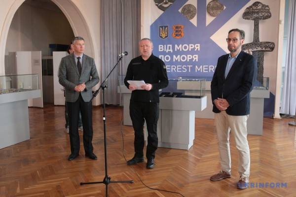 Вилучені у «чорних археологів» зливки римського періоду передали Національному музею історії - INFBusiness