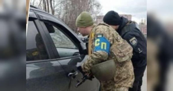 У період мобілізації та дії режиму воєнного стану, співробітники ТЦК активно проводять оповіщення військовозобов’язаних українців, а також інші мобілізаційні заходи. Tesla не в пріоритеті: працівник ТЦК розповів, водіям яких автівок найчастіше вручають повістки - INFBusiness