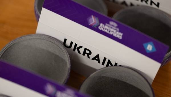 Футболістки збірної України зіграють перший матч плей-офф Євро-2025 у Туреччині 13.09.2024 18:44 Укрінформ Визначилося місце проведення першого поєдинку стартового раунду плей-офф відбору на чемпіонат Європи-2025 з футболу серед жіночих команд за участю збірних України та Туреччини. Футболістки збірної України зіграють перший матч плей-офф Євро-2025 у Туреччині - INFBusiness