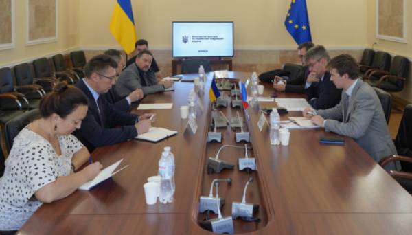 Точицький обговорив з послом Франції співпрацю у сфері культури та стратегічних комунікацій - INFBusiness