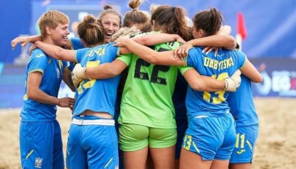 Жіноча збірна України з пляжного футболу переграла Швейцарію у Євролізі - INFBusiness