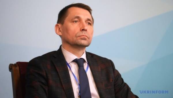 Точицький: Айдентика є джерелом стійкості та силою, що об’єднує українців 07.09.2024 14:26 Укрінформ Міністр культури та стратегічних комунікацій Микола Точицький наголосив, що наша айдентика є джерелом стійкості та силою, яка об’єднує українців. Точицький: Айдентика є джерелом стійкості та силою, що об’єднує українців - INFBusiness