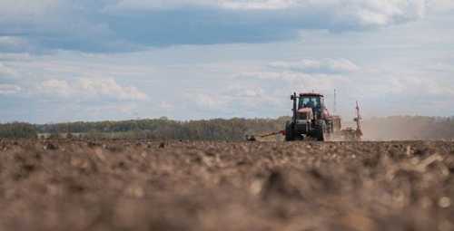 Погодні умови цьогорічного передпосівного періоду в Україні виявилися достатньо складними і загалом малосприятливими для накопичення вологи в ґрунті. До такого висновку у своєму серпневому звіті дійшли фахівці Національної академії аграрних наук. НААН попереджає про складні погодні умови передпосівного періоду - INFBusiness