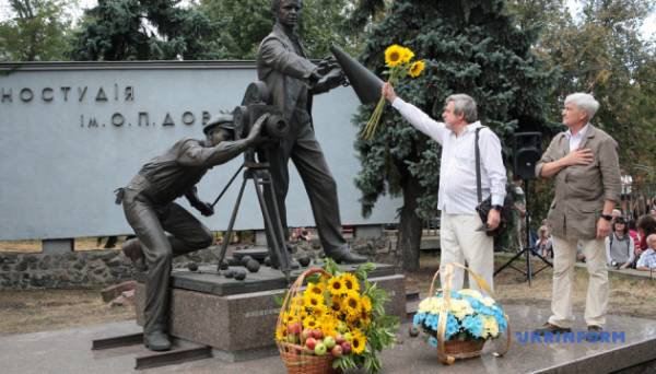 На кіностудії Довженка відкрили скульптурну композицію «Мотор» - INFBusiness