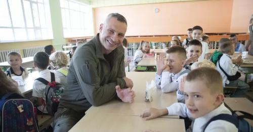 Школярі, до яких прийшов Кличко, переплутали його з Зеленським - INFBusiness