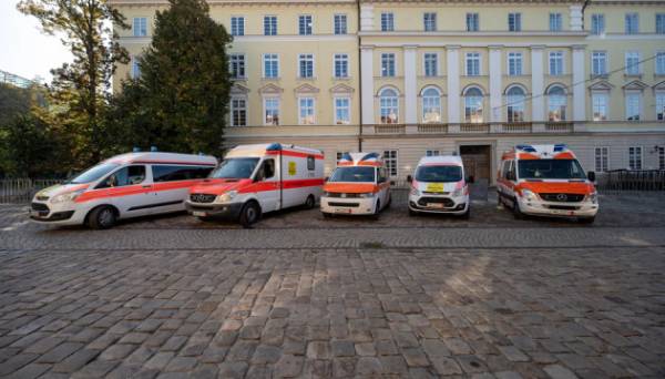 «Культурний конвой»: німецькі волонтери передали 10 карет швидкої допомоги - INFBusiness