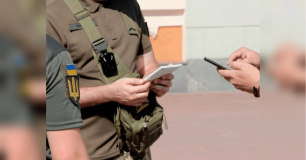 В той час як народні обранці продовжили на 90 днів воєнний стан та загальну мобілізацію, Міністерство оборони розробило новий підхід до процесу пошуку порушників мобілізаційного законодавства та правил військового обліку. Ухилянтів шукатимуть на вулицях та трасах: як в Україні вирішили посилити мобілізацію - INFBusiness