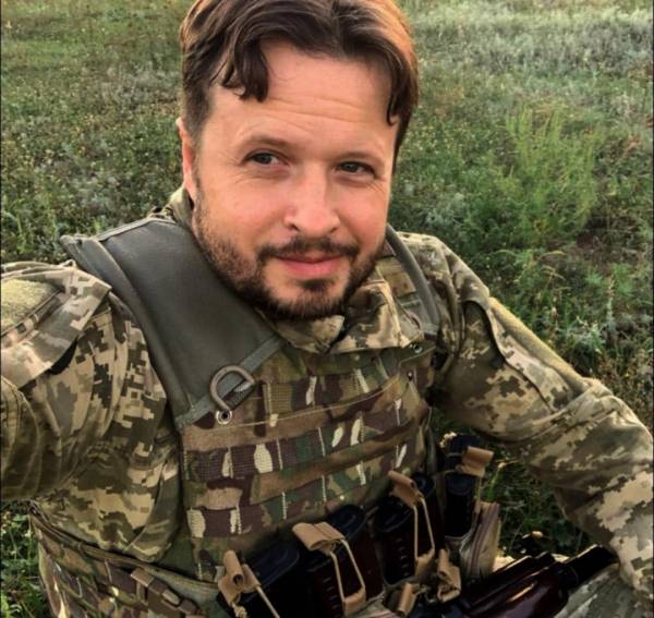 Українські митці на війні: Зброя замість пензля, сцени, пера та диригентської палички - INFBusiness