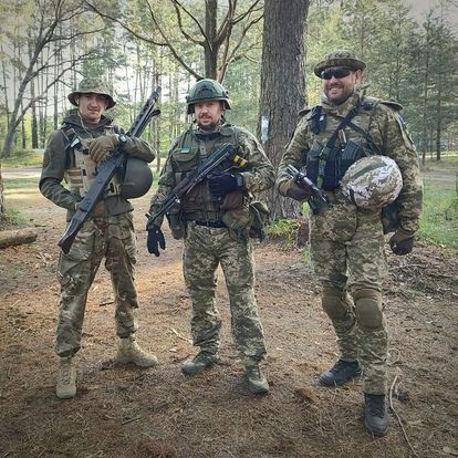 «На війні живеш кожною хвилиною, бо наступної може не бути»: письменник та військовий Сергій Дзюба про виклики великої війни - INFBusiness