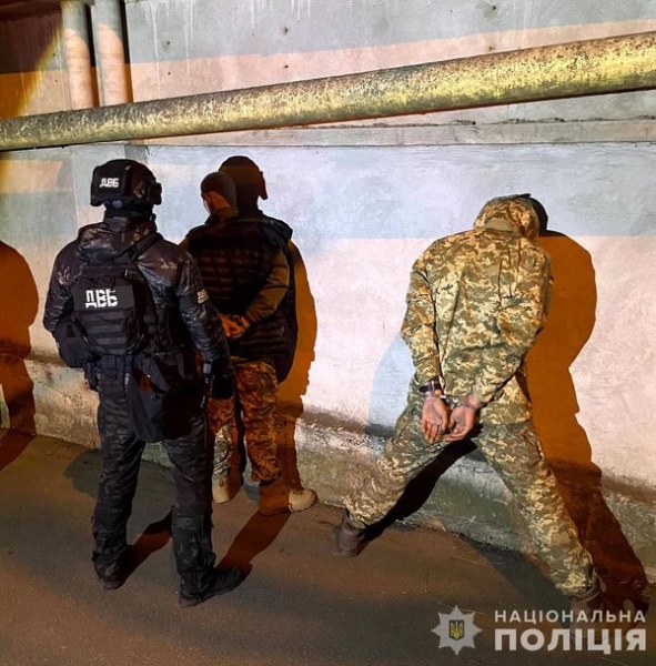 Вимагали на вулицях гроші в чоловіків: в Одесі затримали фейкових «співробітників ТЦК» - INFBusiness