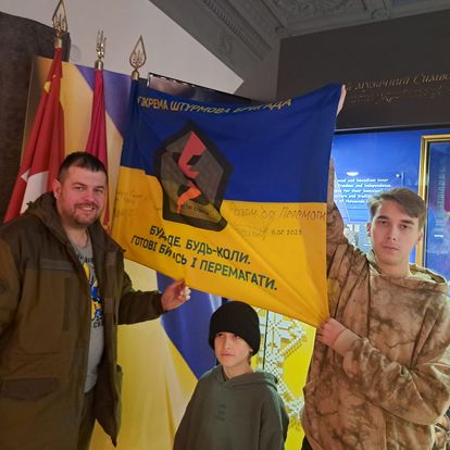 «На війні живеш кожною хвилиною, бо наступної може не бути»: письменник та військовий Сергій Дзюба про виклики великої війни - INFBusiness