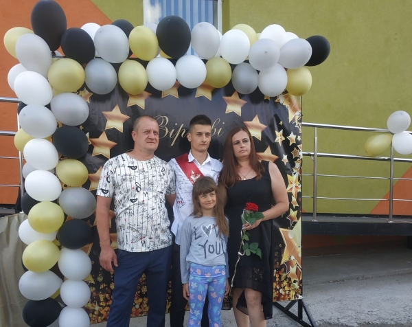 Нам повідомили, що Денис наклав на себе руки, стрибнувши з мосту у Вінниці: рідні 19-річного курсанта не вірять офіційній причині смерті сина - INFBusiness