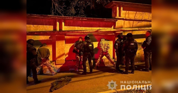 Вимагали на вулицях гроші в чоловіків: в Одесі затримали фейкових «співробітників ТЦК» - INFBusiness