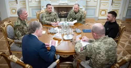 Зеленський та Сирський зустрілися з командувачем армії Британії - INFBusiness