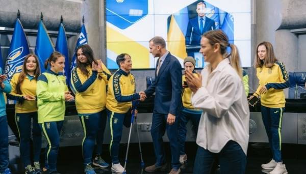 Жіноча збірна України з ампфутболу виступить на першому чемпіонаті світу 01.11.2024 14:21 Укрінформ Збірна України візьме участь у першому в історії футбольному чемпіонаті світу серед жінок з ампутованими кінцівками. Жіноча збірна України з ампфутболу виступить на першому чемпіонаті світу - INFBusiness