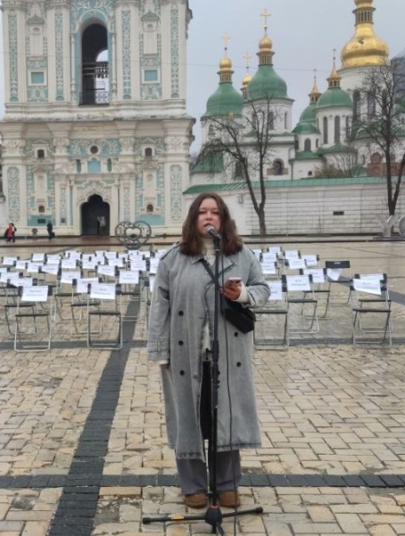 Облив синьою і жовтою фарбами окупаційну адміністрацію в Криму: молодого чоловіка засудили до астрономічного строку ув’язнення - INFBusiness