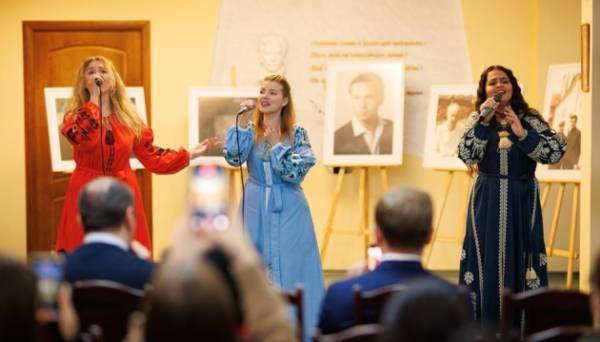 У Києві відкрили книгозбірню поета Миколи Мірошниченка - INFBusiness
