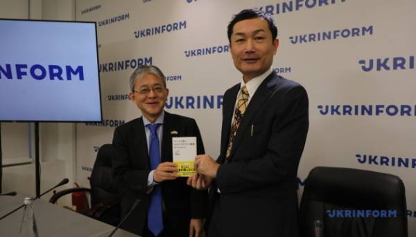 У Києві презентували видану в Японії книгу журналіста Укрінформу про війну - INFBusiness