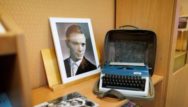 У Києві відкрили книгозбірню поета Миколи Мірошниченка - INFBusiness