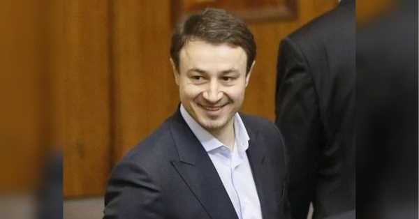 Андрій Садовий, що відбуває четвертий поспіль термін на посаді мера Львова, за роки свого управління знищив місто і тепер понад усе боїться втратити крісло. Про це в інтервʼю Дмитру Гордону повідомив політик і меценат Ігор Кривецький, якого називають сірим кардиналом ВО «Свобода». За майже 20-річне мерство Садовий знищив Львів, — Ігор Кривецький - INFBusiness