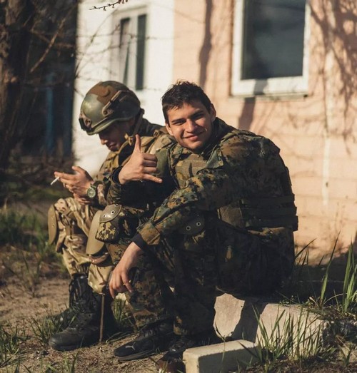 Кадирівці пропонували здатися в полон, але «Мед» обрав бій до останнього патрона: мама полеглого бійця добивається присвоєння синові «Героя України» - INFBusiness