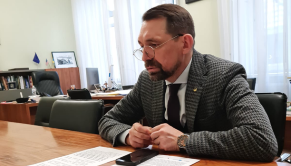 Точицький запросив естонську колегу на Конференцію із питань культури 17.01.2025 19:09 Укрінформ Міністр культури та стратегічних комунікацій Микола Точицький під час телефонної розмови із міністеркою культури Естонії Хейді Пургою запросив її взяти участь у Конференції з питань культури в Україні «Співпраця заради стійкості». Точицький запросив естонську колегу на Конференцію із питань культури - INFBusiness