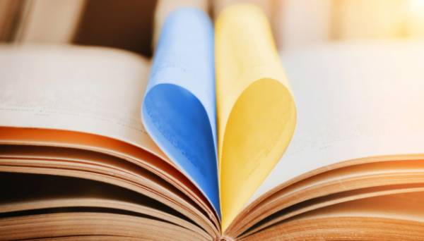 У межах програми Translate Ukraine 2024 цьогоріч видали переклади 80 українських книжок 01.01.2025 03:07 Укрінформ Цього року в межах програми підтримки перекладів Translate Ukraine 2024 здійснено переклад 80 книжок української літератури 22 мовами світу. У межах програми Translate Ukraine 2024 цьогоріч видали переклади 80 українських книжок - INFBusiness