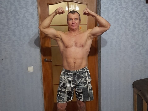 Без спортзалу й енергетиків: у 45 років Юрій Балясний з Полтавщини демонструє унікальні фізичні можливості - INFBusiness