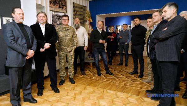 Музею театрального, музичного та кіномистецтва передали на зберігання відзнаку Параджанова - INFBusiness