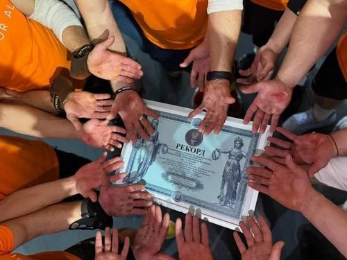 Без спортзалу й енергетиків: у 45 років Юрій Балясний з Полтавщини демонструє унікальні фізичні можливості - INFBusiness
