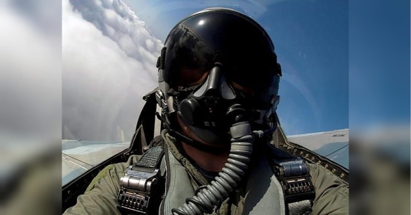 Шість ракет за один виліт: український пілот F-16 встановив рекорд під час масової атаки росіян - INFBusiness