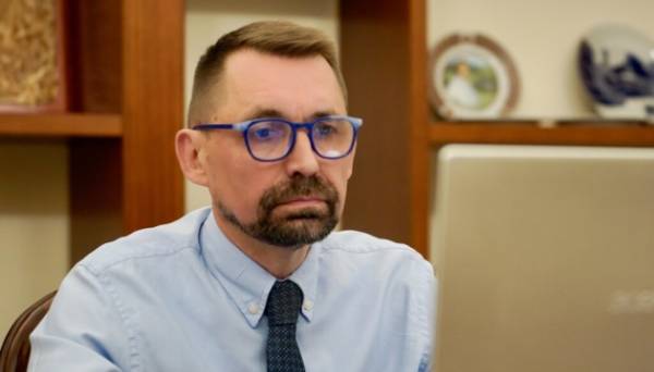 Точицький обговорив із міністром культури Чехії співпрацю в галузі культурної спадщини 09.01.2025 19:33 Укрінформ Міністр культури та стратегічних комунікацій Микола Точицький провів телефонну розмову з міністром культури Чехії Мартіном Баксою, під час якої обговорили спільні заходи, спрямовані на підтримку культурної спадщини в умовах сучасних викликів. Точицький обговорив із міністром культури Чехії співпрацю в галузі культурної спадщини - INFBusiness